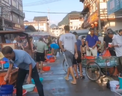 雁山镇集市