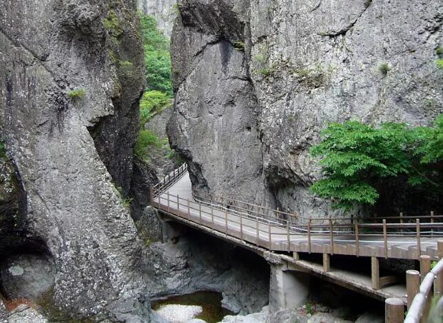 空山天盆旅游景区