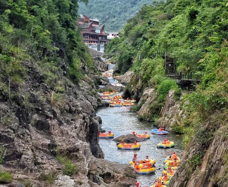 明星镇龙凤峡旅游区